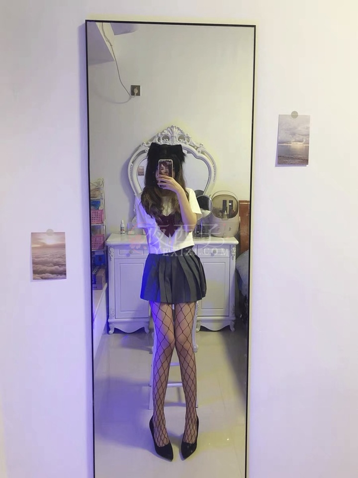 每个男士都幻想有踩着一双小高跟儿的女朋友给你全身放松?—夜西子按摩spa网推荐插图