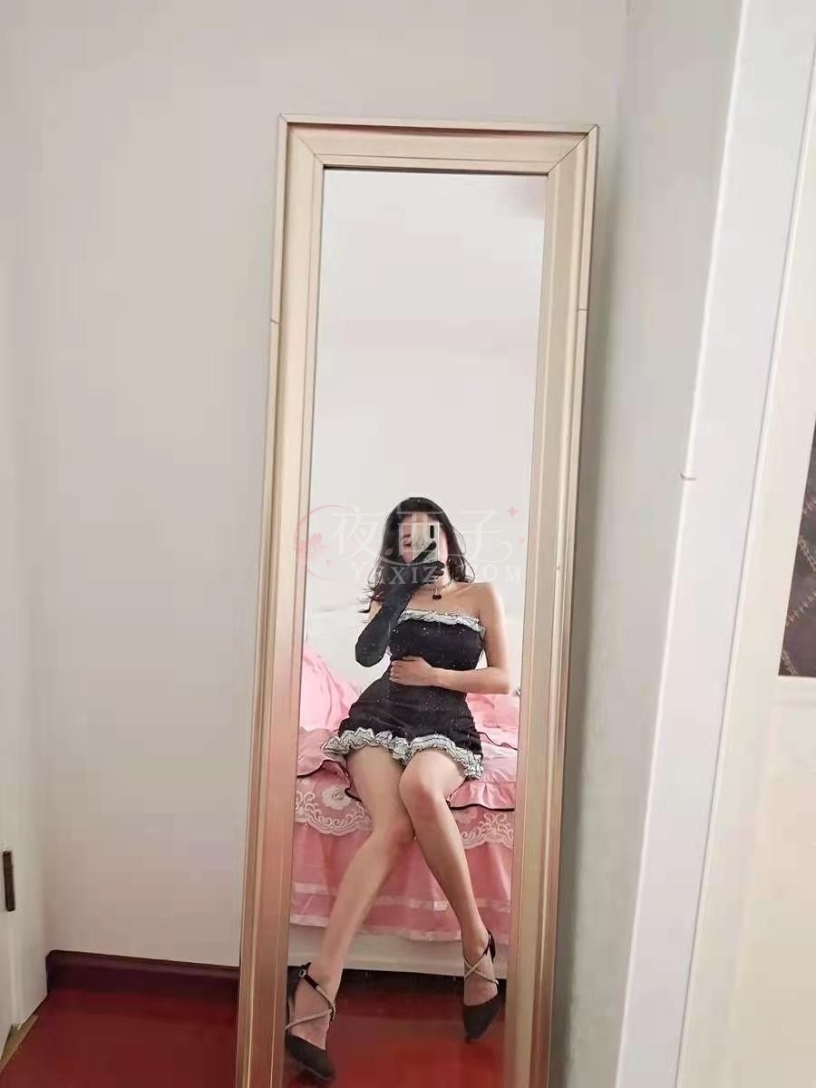 OOTD丨元气满满的一天从一条钝角抹胸裙开始，让你夜夜达咩—夜西子杭州养生会所网插图1